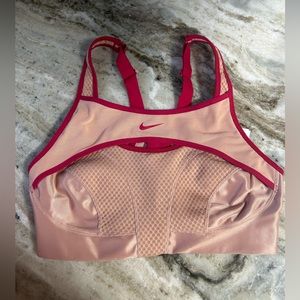 ✨SOLD✨NWT Dri-Fit Nike bra S